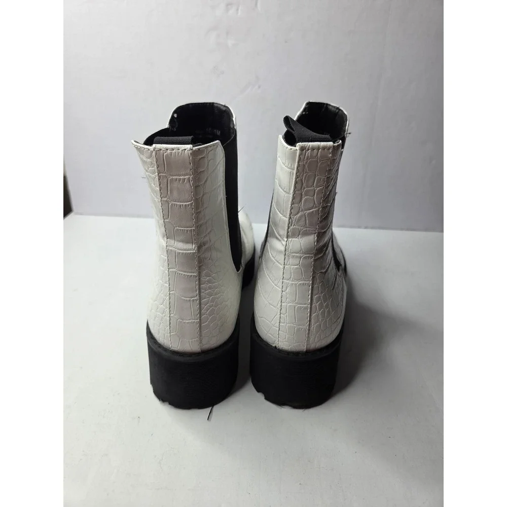 Womens White Croc Embossed Platform Chelsea Boots Lug Sole Ankle Booties Size 10